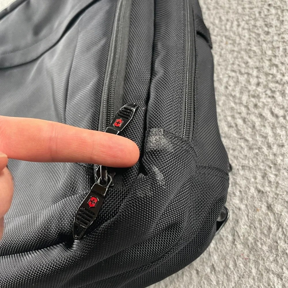 Victorinox Black Laptop Bag/Briefcase w/Multiple Pockets, fits 16